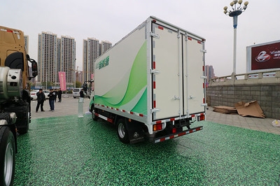 新能源時代，看我的！乘龍L2 EV輕卡躍市而來，引領城市配送新變革